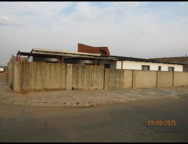 6 BEDROOM HOUSE FOR SALE IN VOSLOORUS EXT